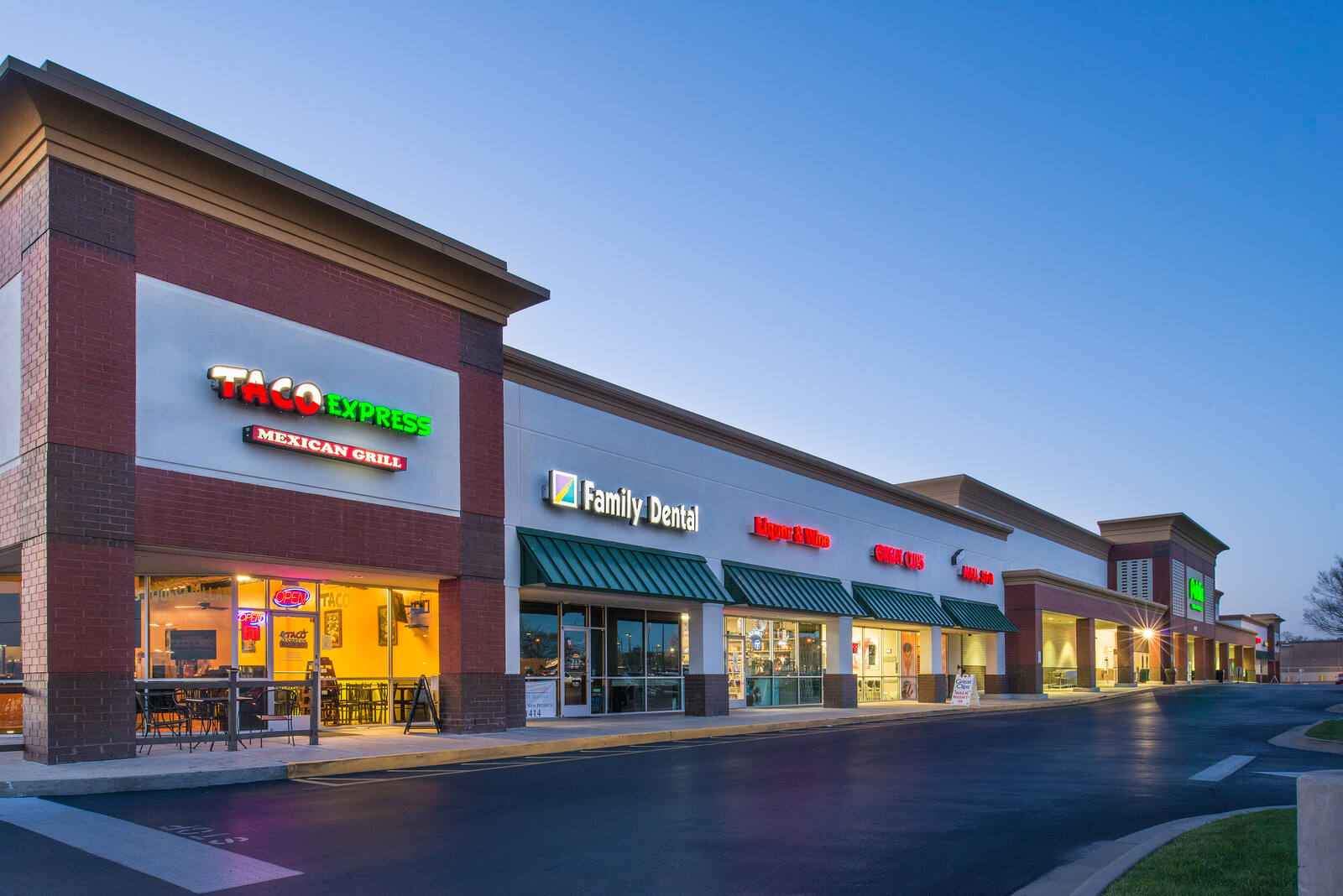 SPRING HILL PLAZA ShopCore Properties